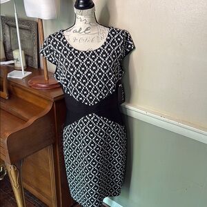 Stylish Signature By Sangria Dress Body Con Black White cap sleeve NWT